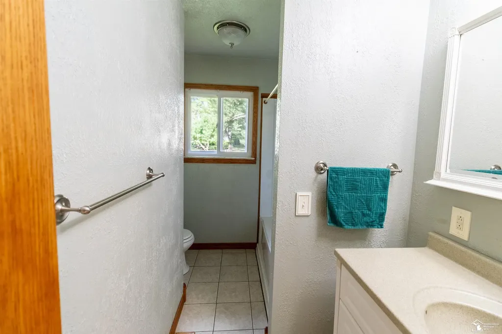 8940 Woodside Drive Bedford Township MI 48182