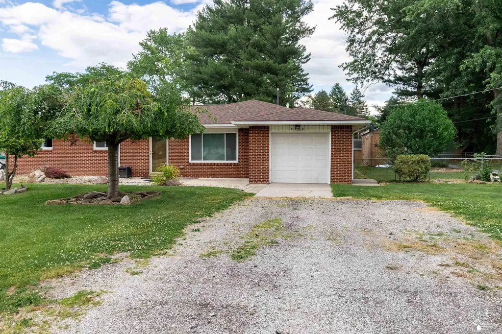 8940 Woodside Drive Bedford Township MI 48182