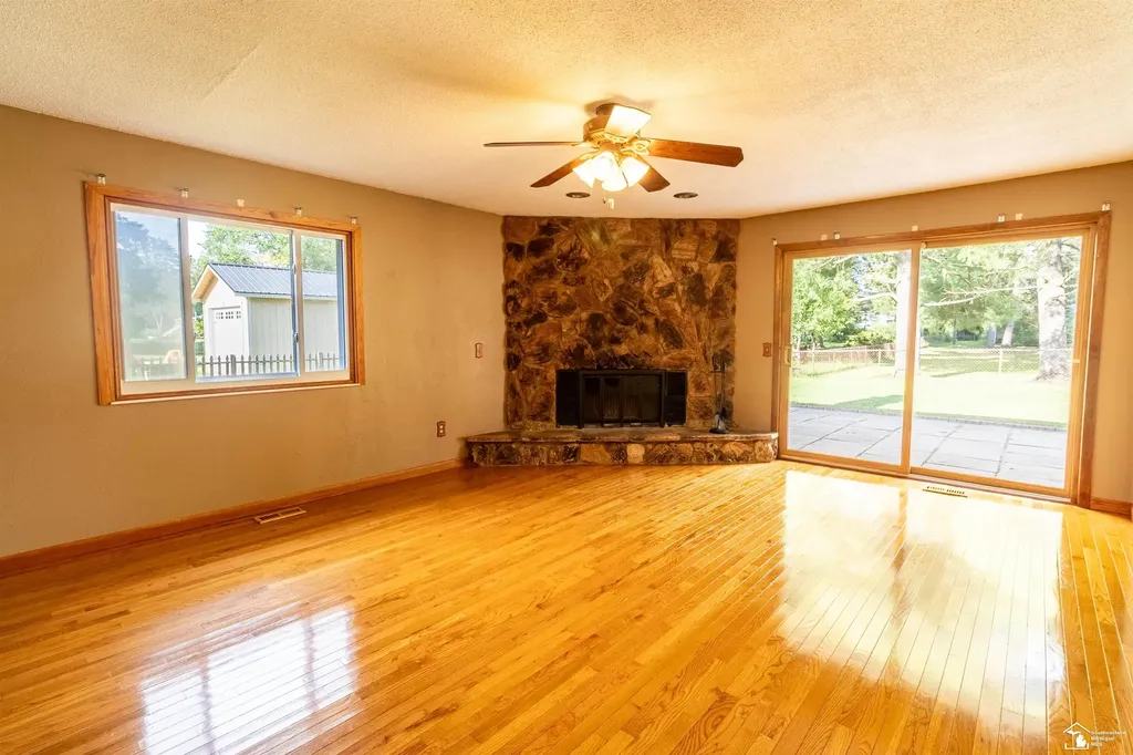 8940 Woodside Drive Bedford Township MI 48182