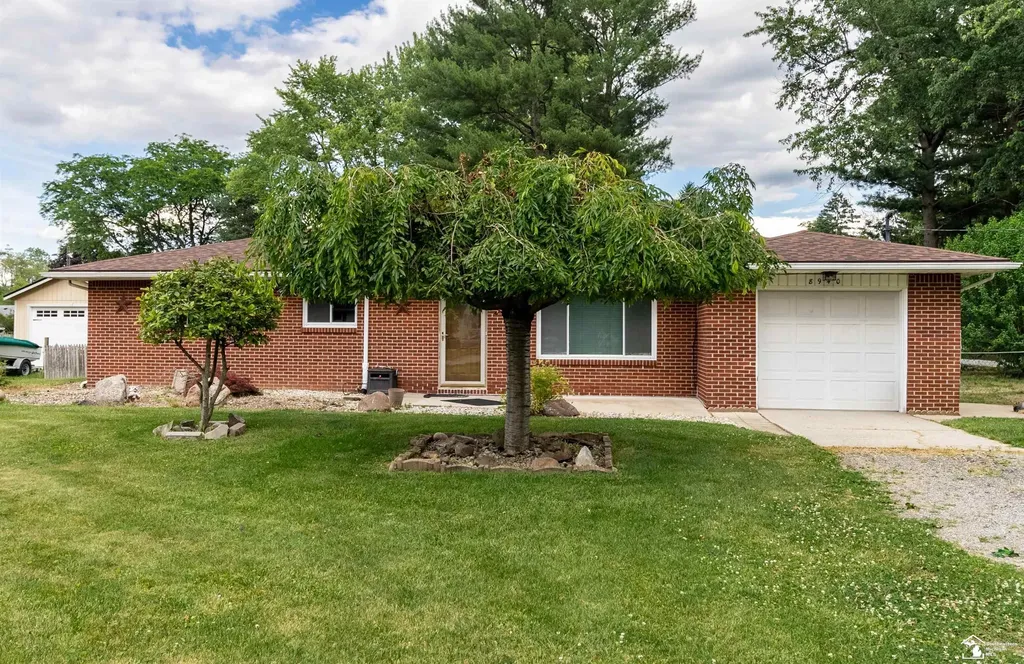 8940 Woodside Drive Bedford Township MI 48182