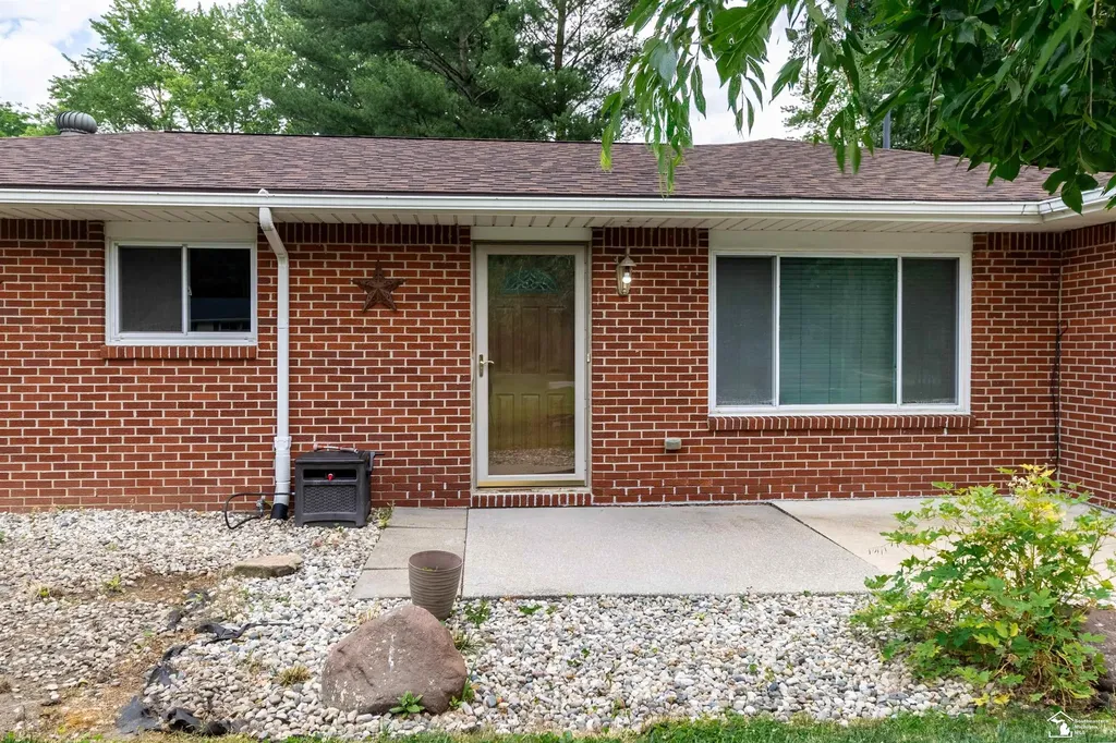 8940 Woodside Drive Bedford Township MI 48182