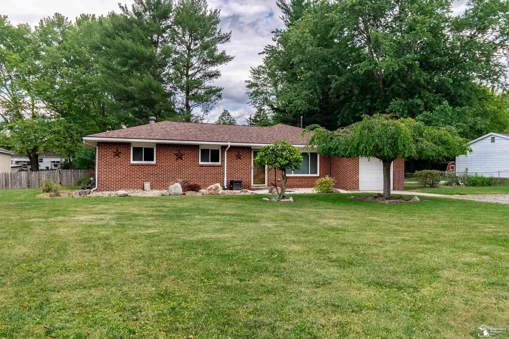 8940 Woodside Drive Bedford Township MI 48182