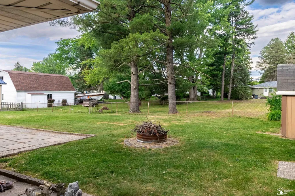 8940 Woodside Drive Bedford Township MI 48182
