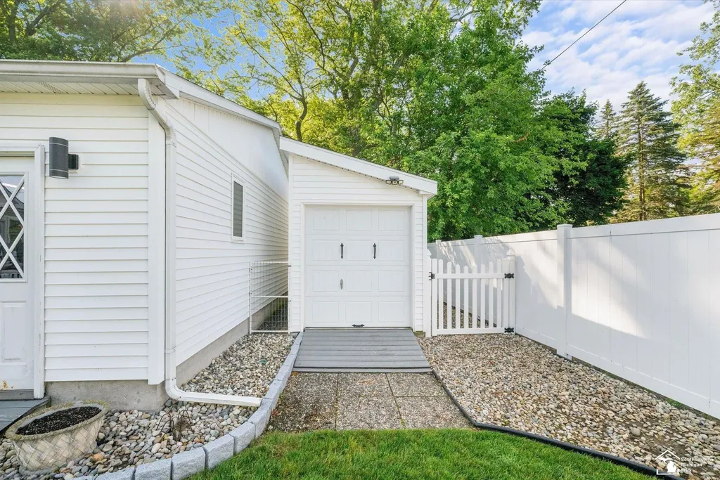 6579 Centennial Drive Bedford Township MI 48182