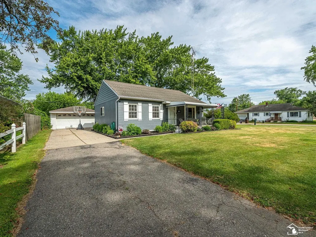 1693 Roman Drive Frenchtown Township MI 48162