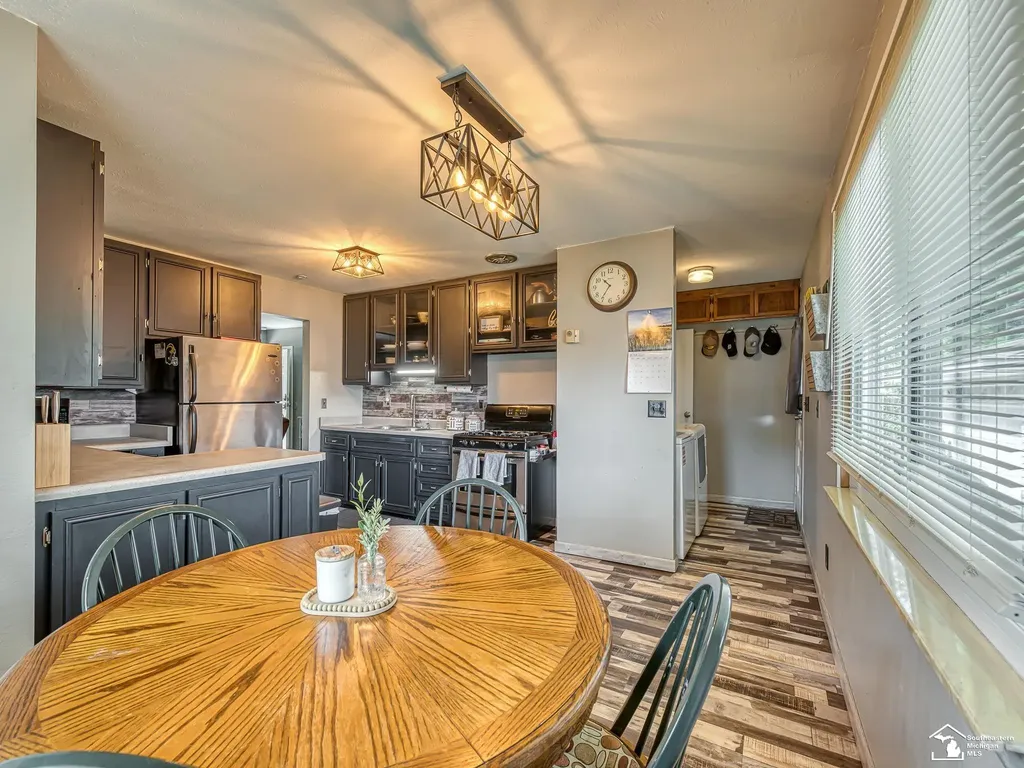 1693 Roman Drive Frenchtown Township MI 48162