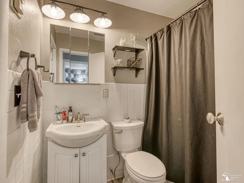 1693 Roman Drive Frenchtown Township MI 48162