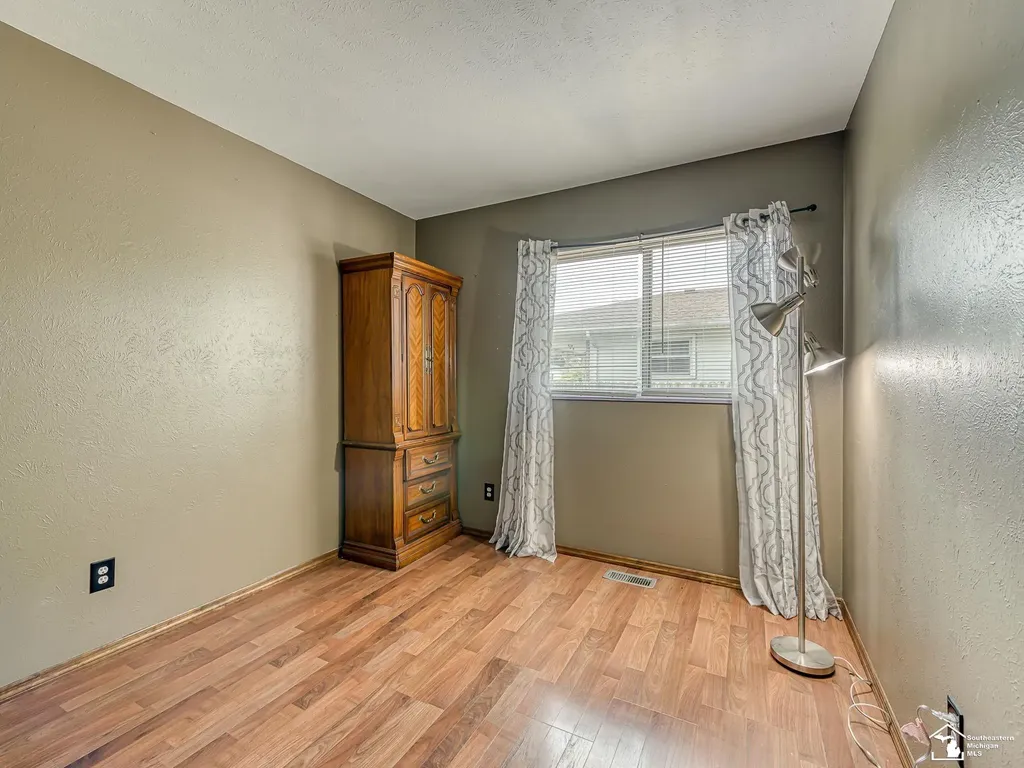 1693 Roman Drive Frenchtown Township MI 48162