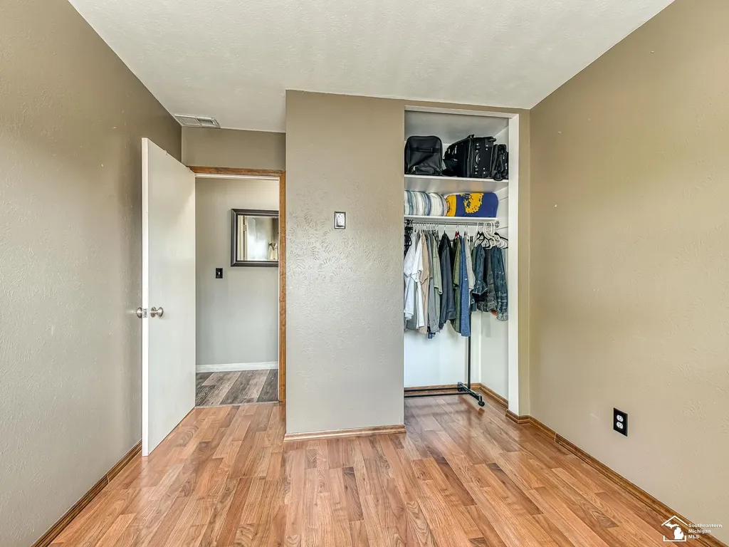 1693 Roman Drive Frenchtown Township MI 48162