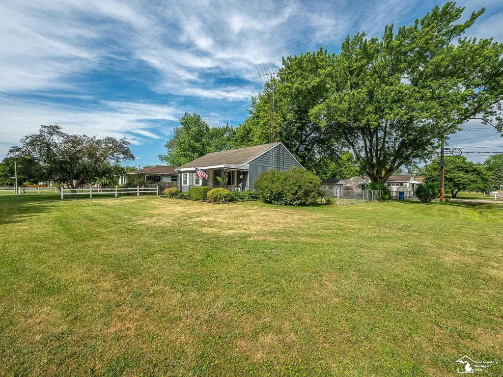 1693 Roman Drive Frenchtown Township MI 48162