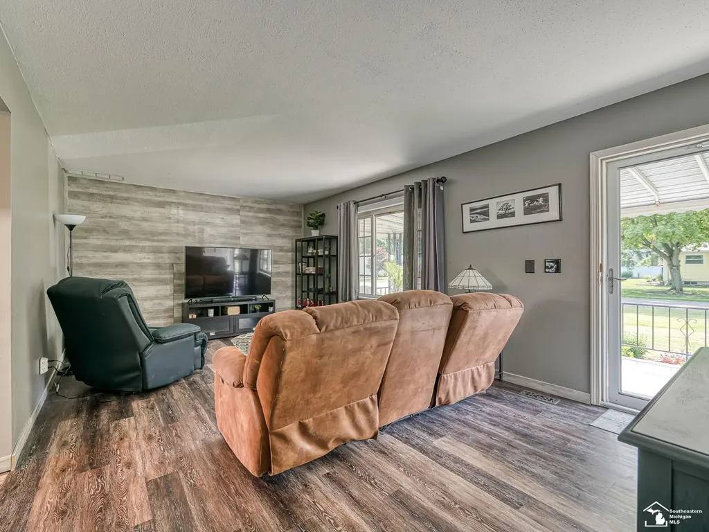1693 Roman Drive Frenchtown Township MI 48162