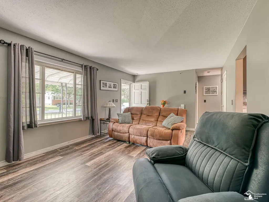 1693 Roman Drive Frenchtown Township MI 48162