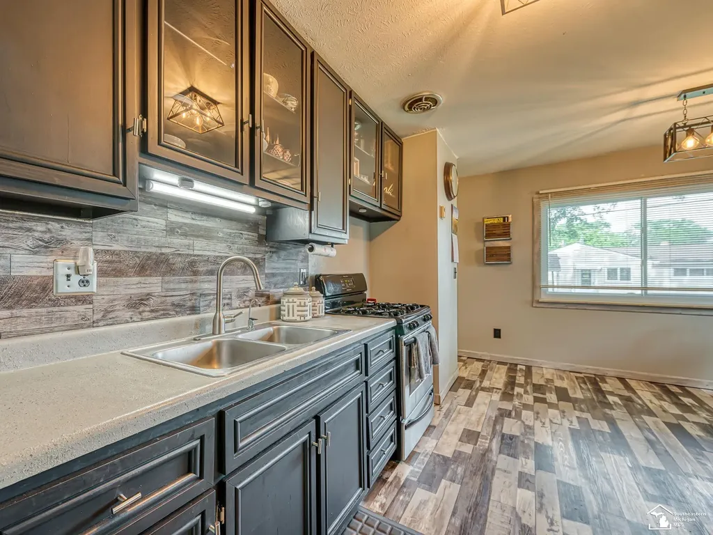 1693 Roman Drive Frenchtown Township MI 48162