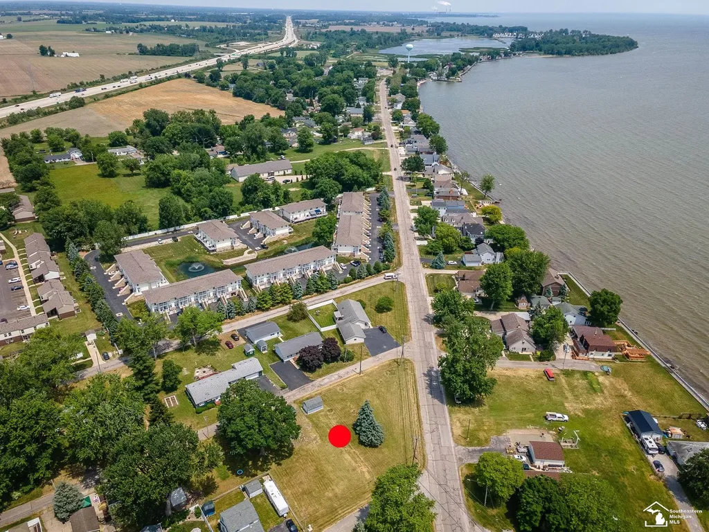 4418 Center 1st Street Luna Pier City MI 48157