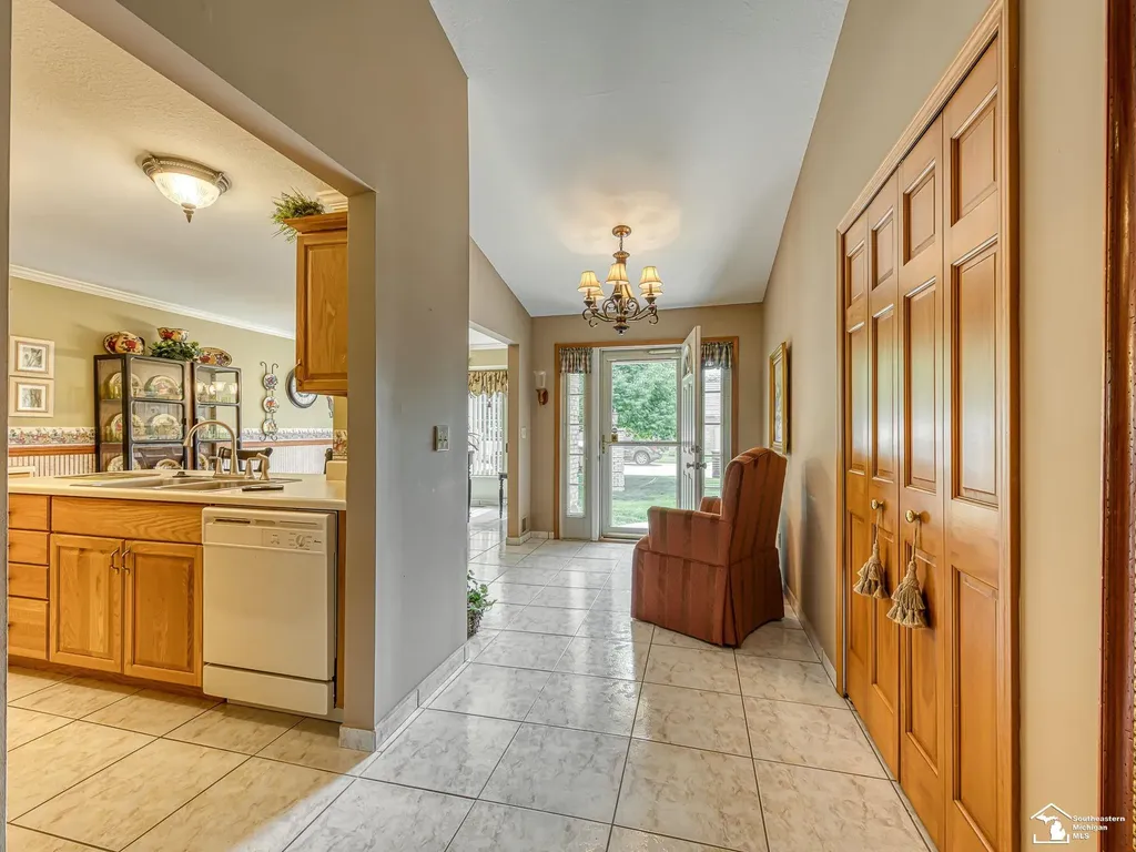 1611 Tony Court Frenchtown Township MI 48162