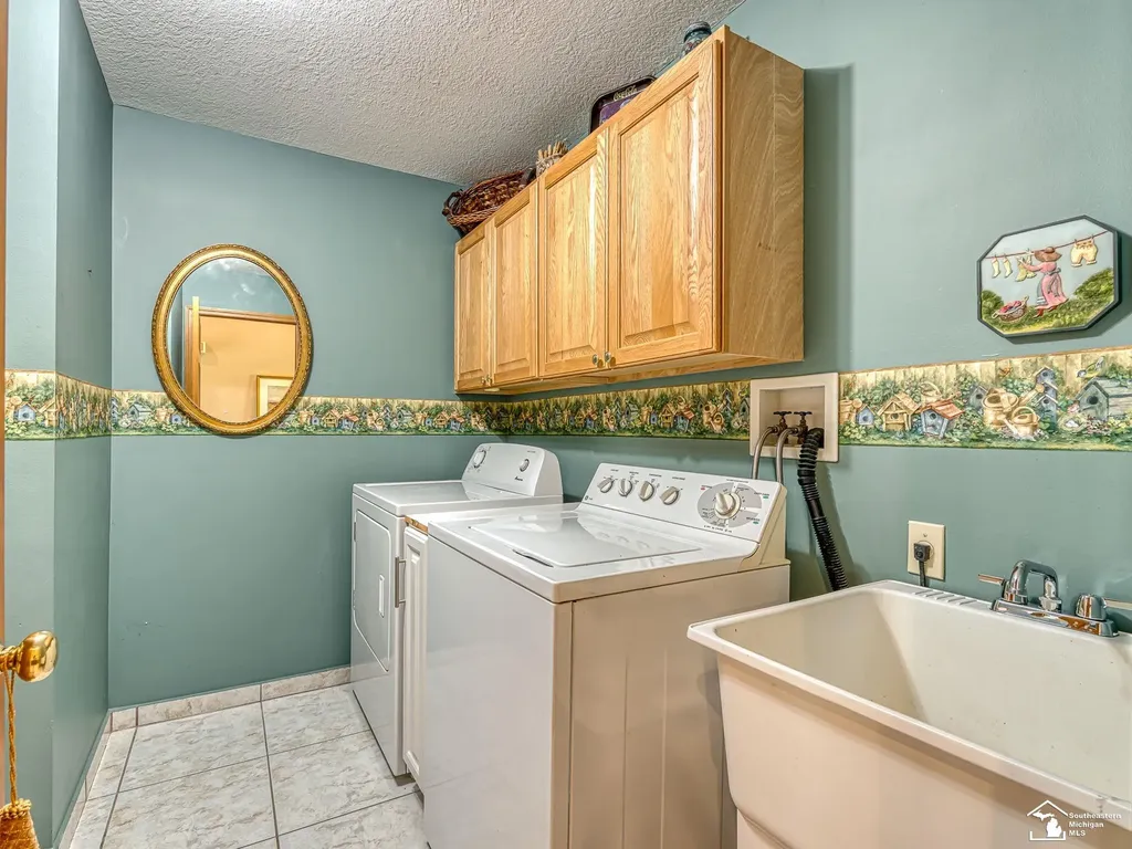 1611 Tony Court Frenchtown Township MI 48162
