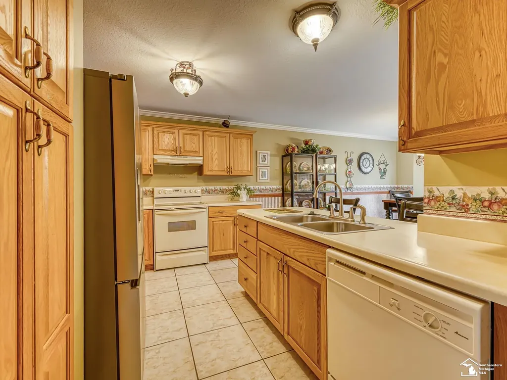 1611 Tony Court Frenchtown Township MI 48162