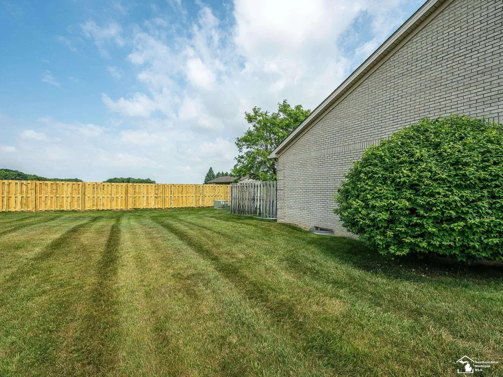 1611 Tony Court Frenchtown Township MI 48162