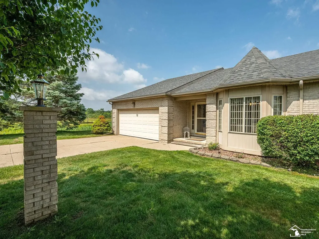 1611 Tony Court Frenchtown Township MI 48162
