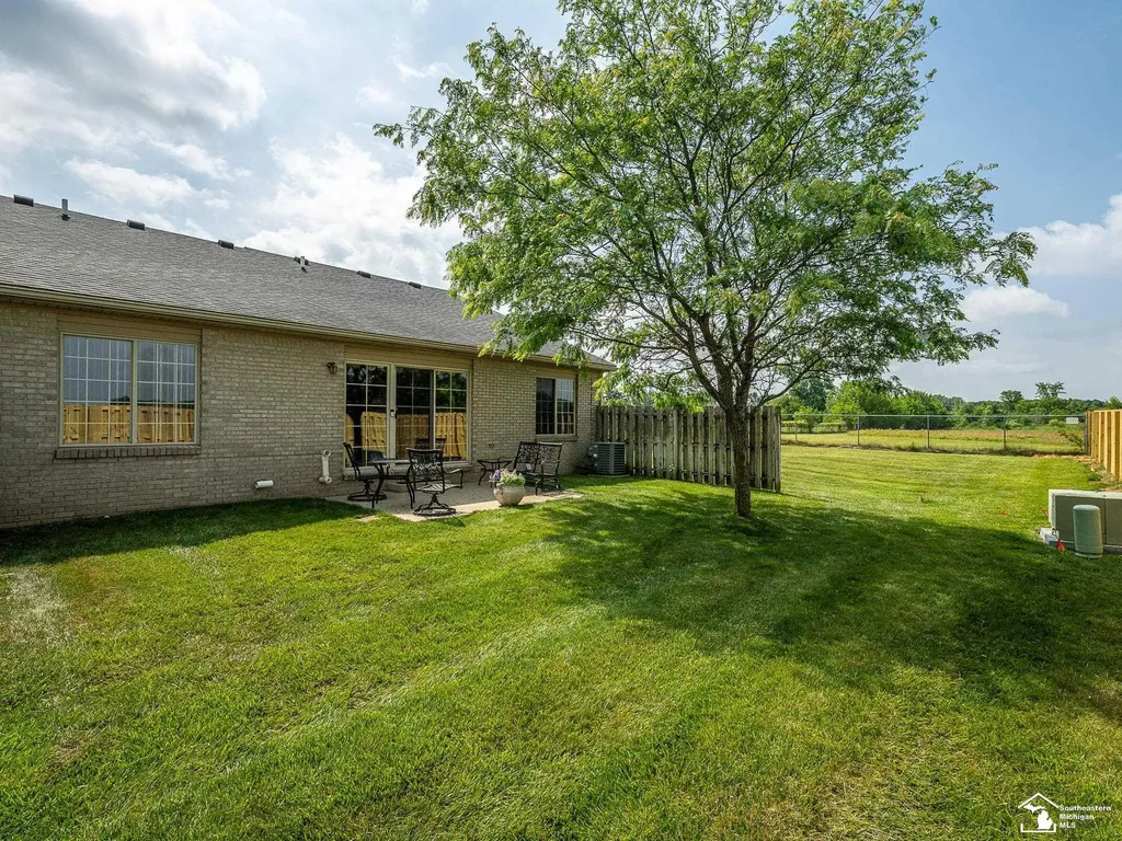 1611 Tony Court Frenchtown Township MI 48162
