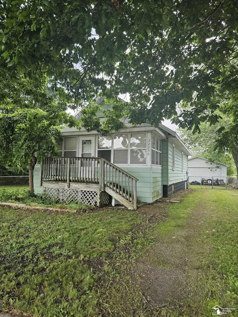 32256 York Street Rockwood City MI 48173