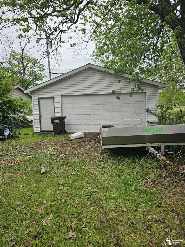 32256 York Street Rockwood City MI 48173