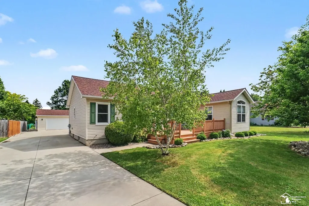 238 Sidney Street Dundee Village MI 48131