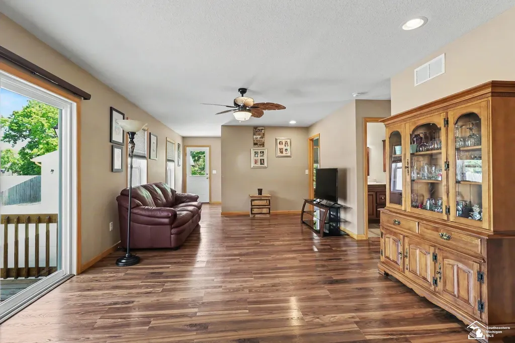 238 Sidney Street Dundee Village MI 48131