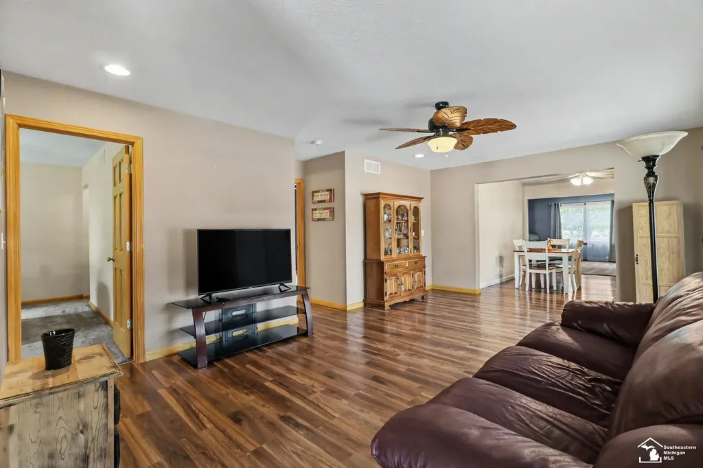 238 Sidney Street Dundee Village MI 48131