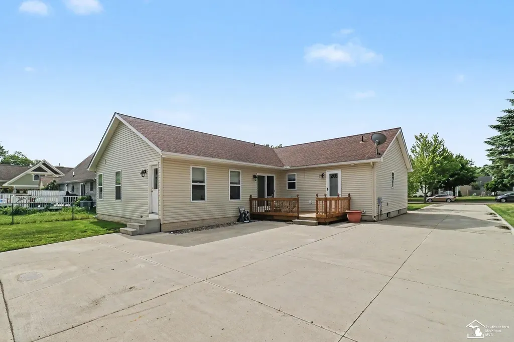 238 Sidney Street Dundee Village MI 48131