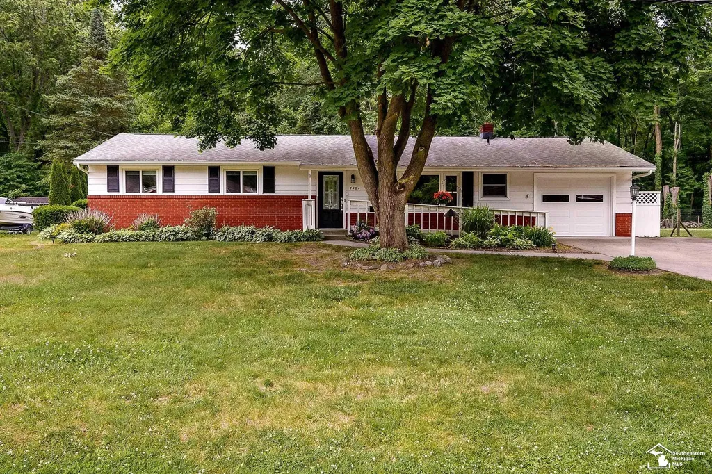 7904 Comanche Trail Bedford Township MI 48182