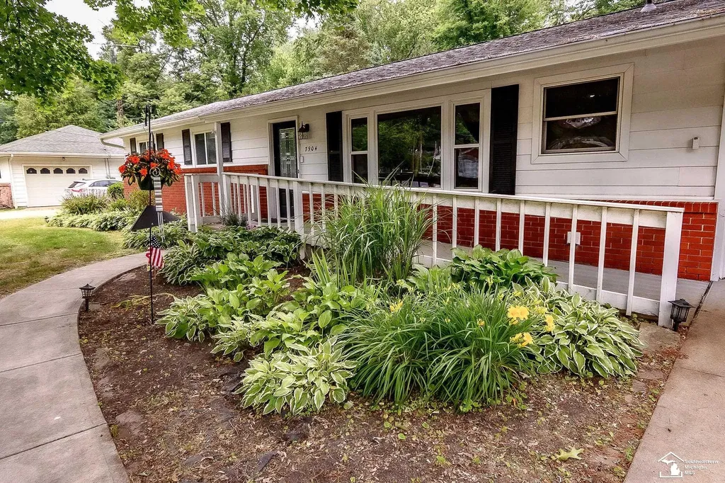 7904 Comanche Trail Bedford Township MI 48182