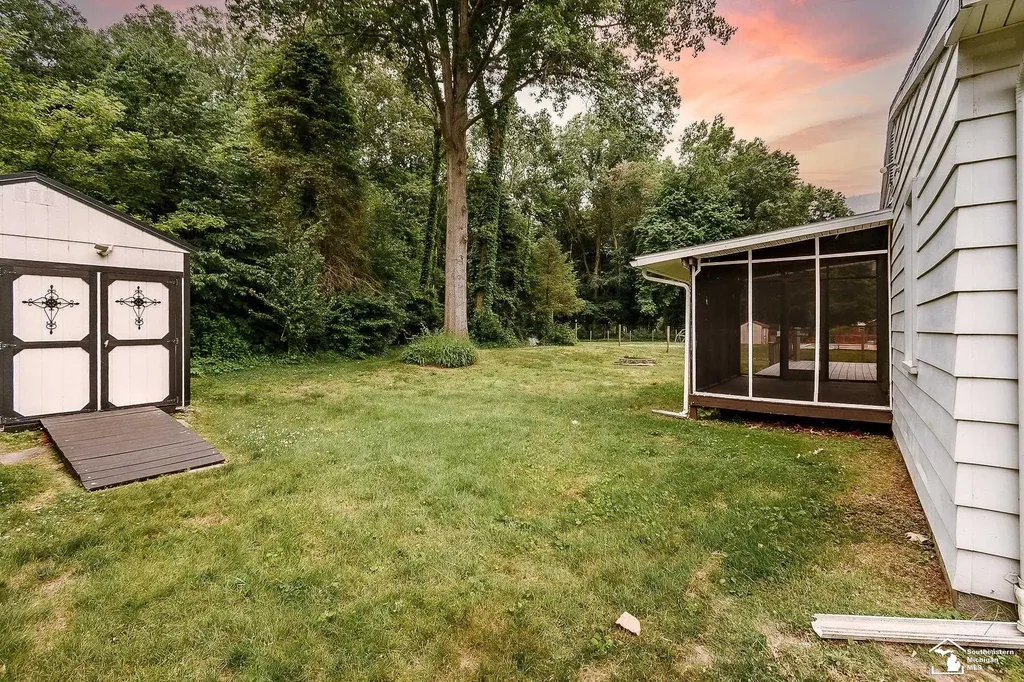7904 Comanche Trail Bedford Township MI 48182