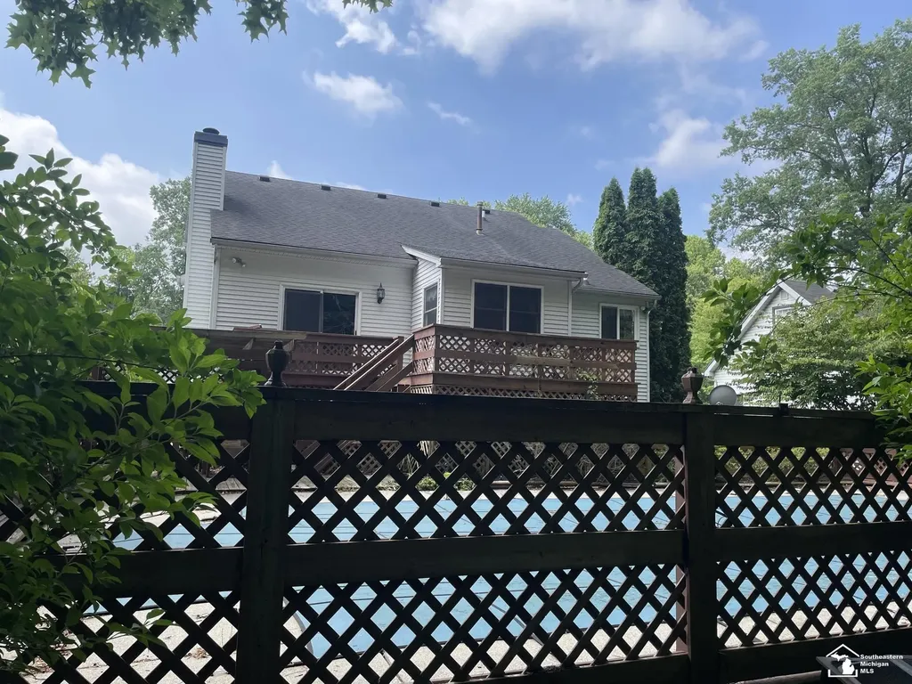 2004 Stoneybrook Lane Bedford Township MI 48182