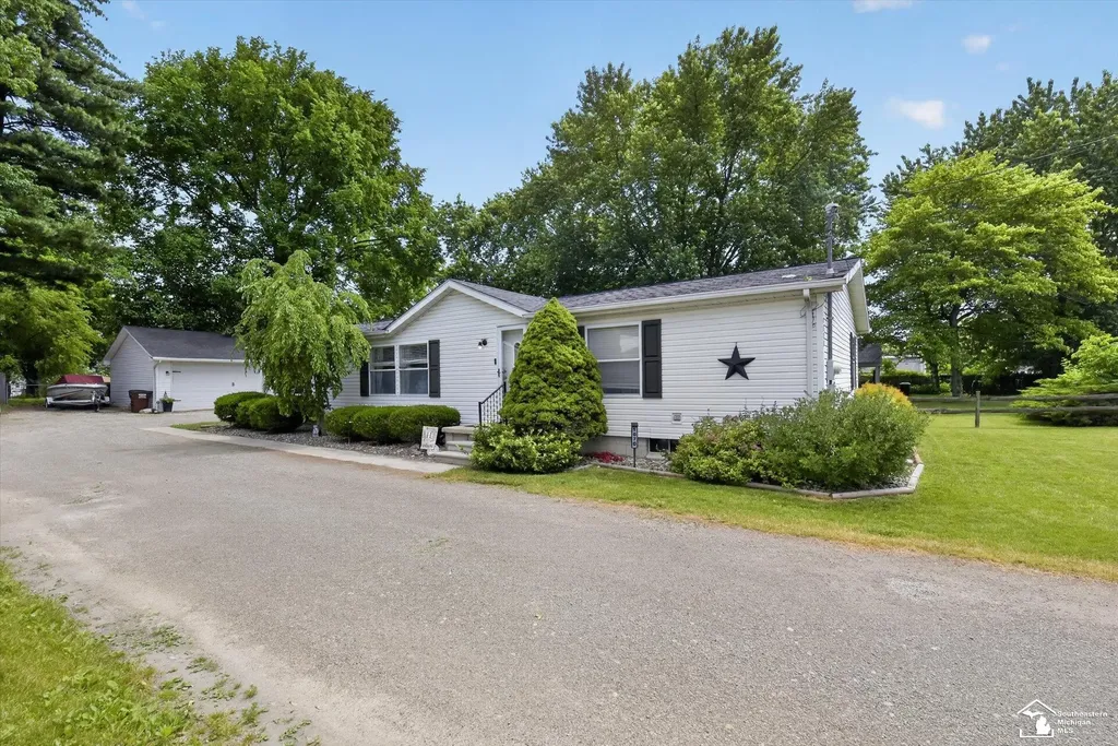 1070 Cherry Road Bedford Township MI 48182