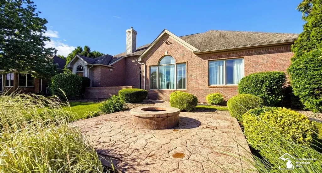 1009 Regents Park Drive Monroe Charter Township MI 48161