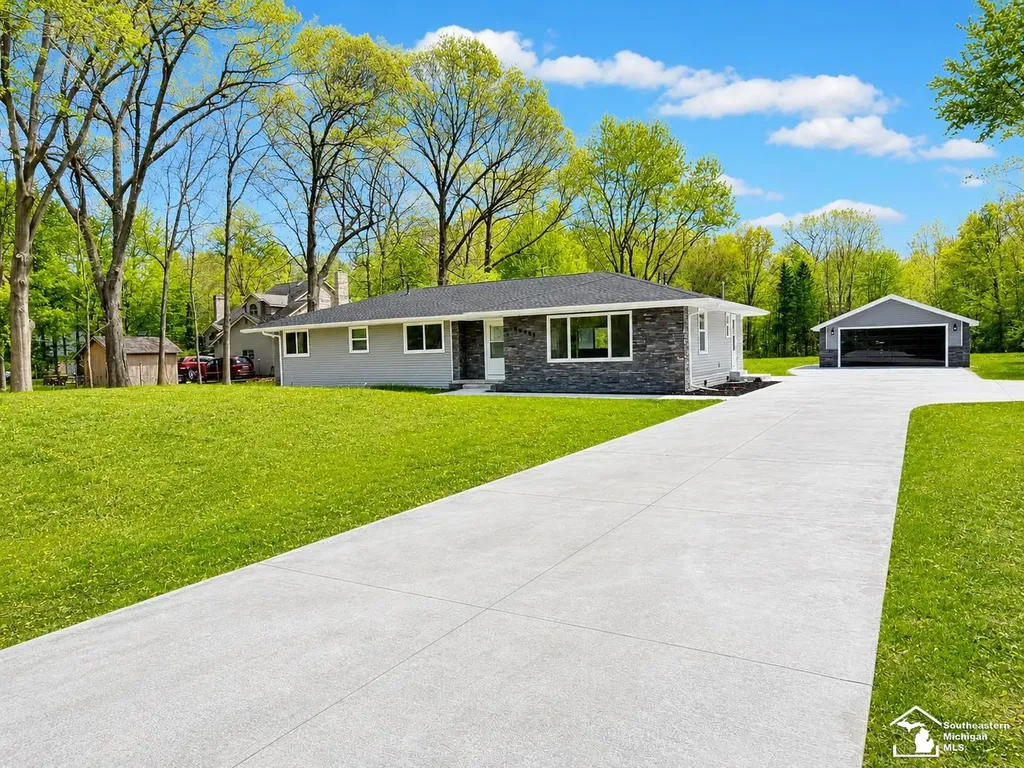 29055 Bredow Avenue Huron Charter Township MI 48174