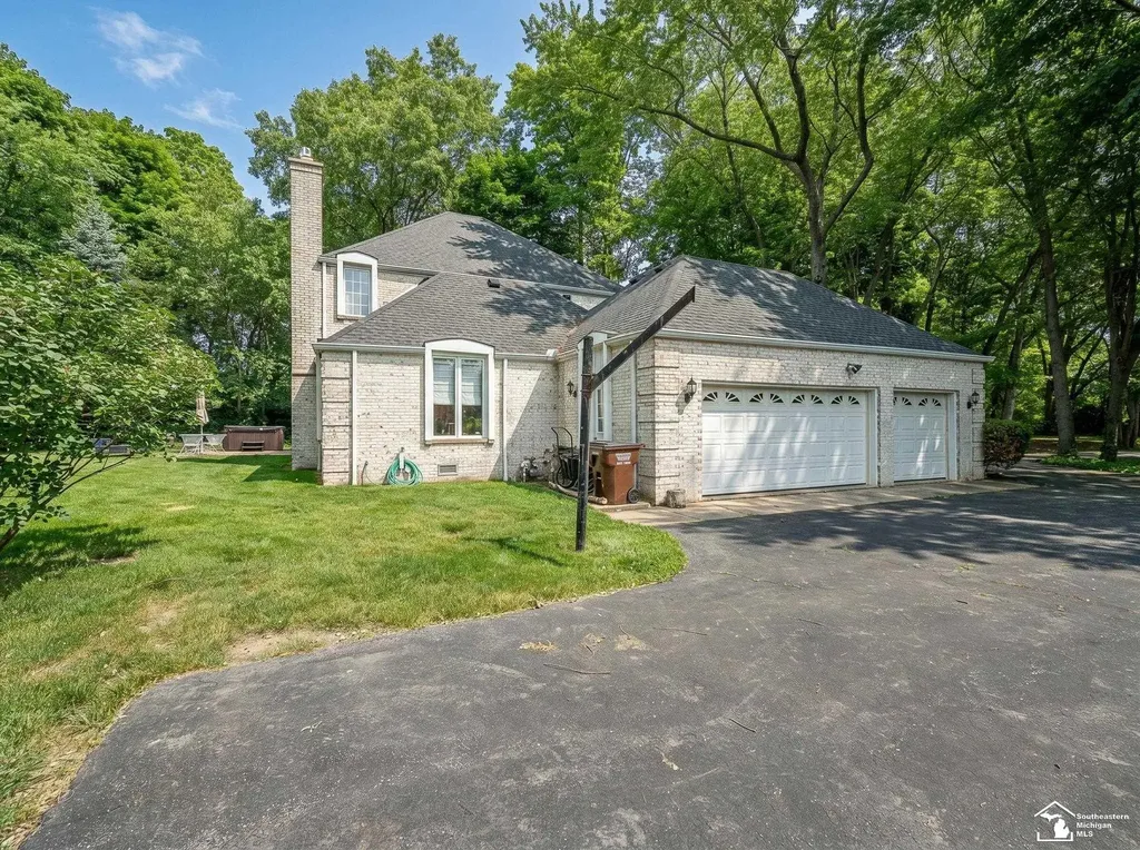 1065 Hollywood Drive Monroe City MI 48162