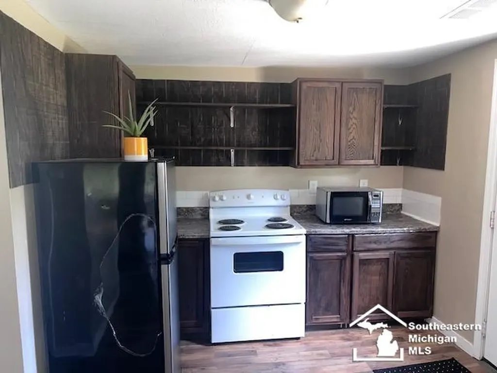 978 Division Street Adrian City MI 49221