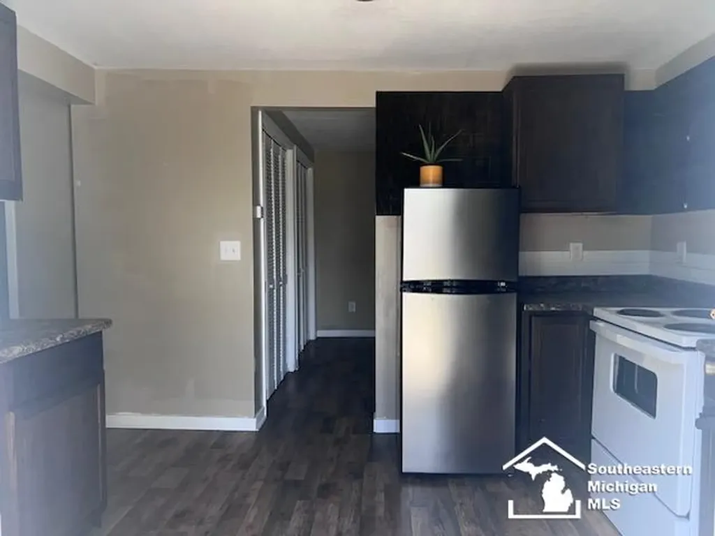 978 Division Street Adrian City MI 49221
