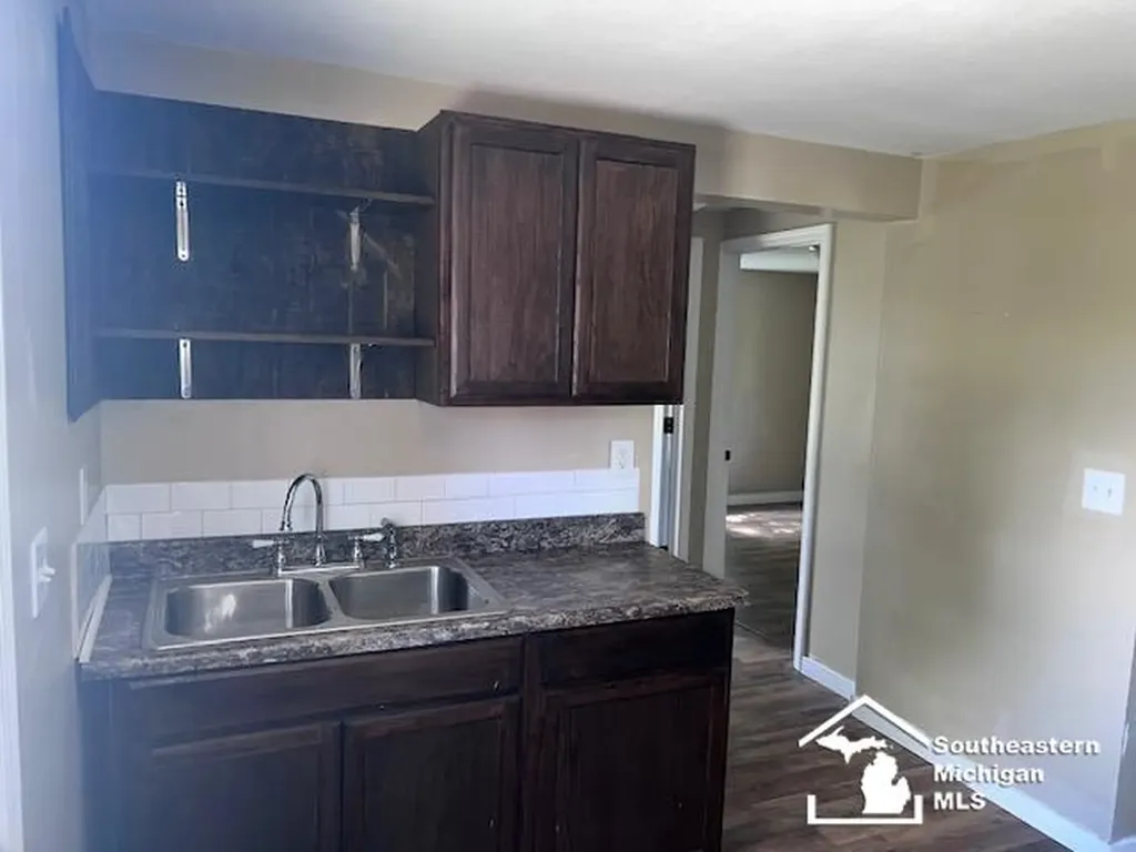 978 Division Street Adrian City MI 49221