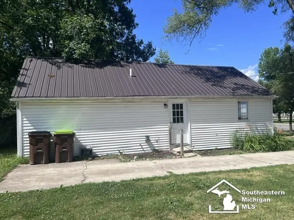 978 Division Street Adrian City MI 49221