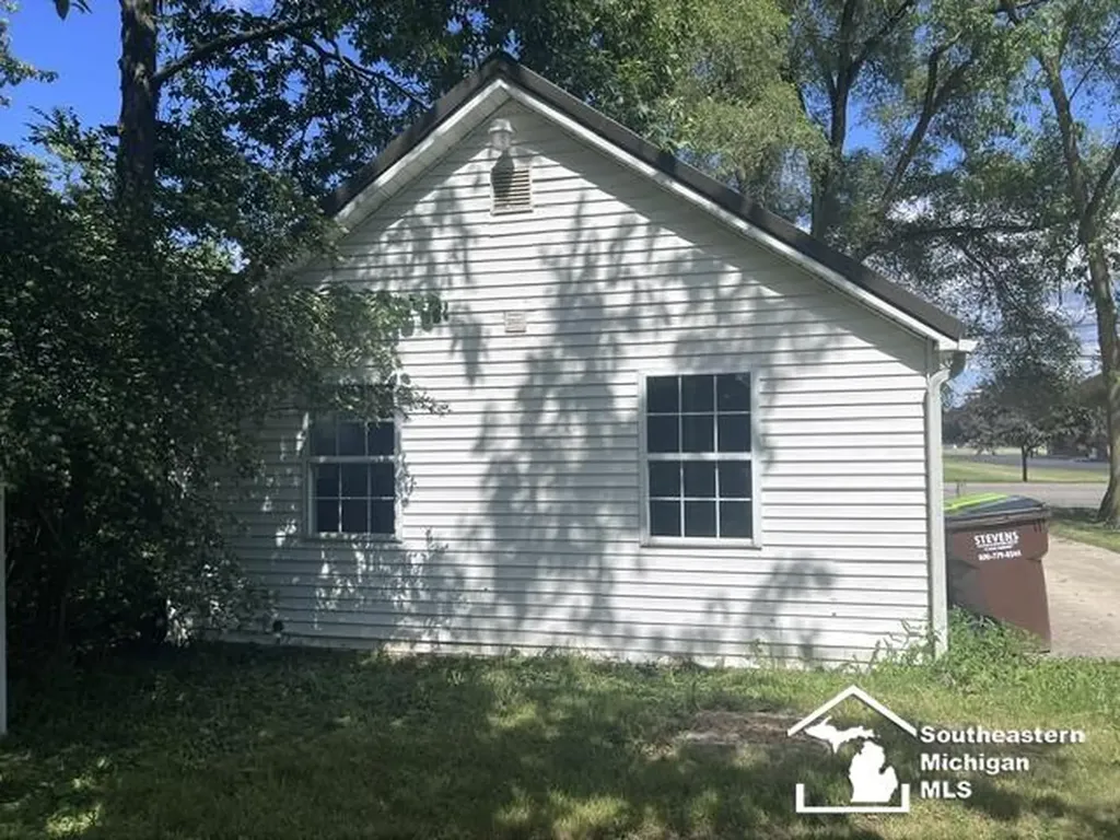 978 Division Street Adrian City MI 49221