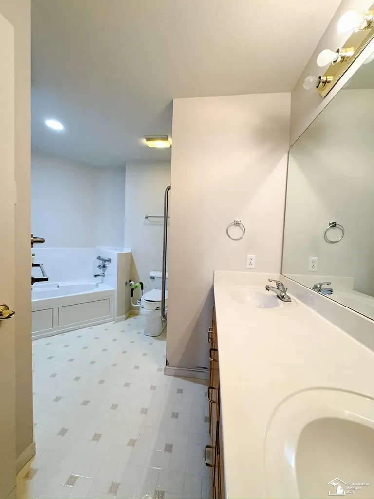 1626 Spruce Court Bedford Township MI 48182