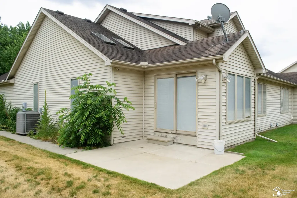 1626 Spruce Court Bedford Township MI 48182