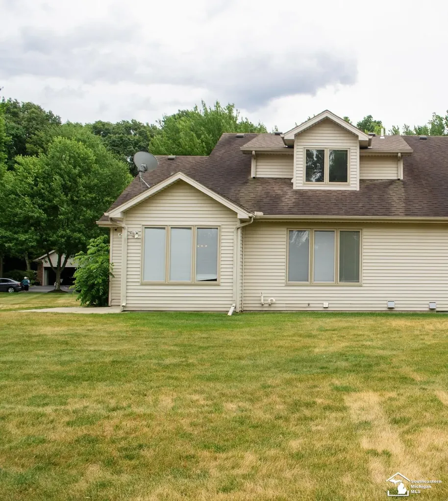 1626 Spruce Court Bedford Township MI 48182