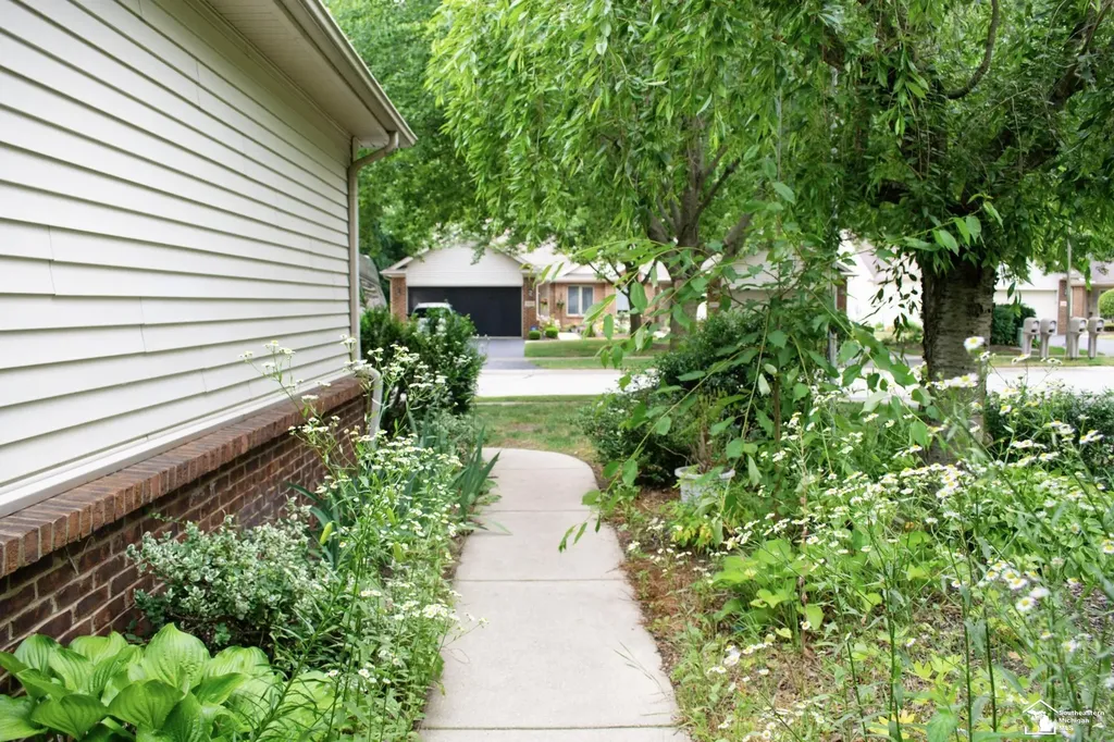 1626 Spruce Court Bedford Township MI 48182