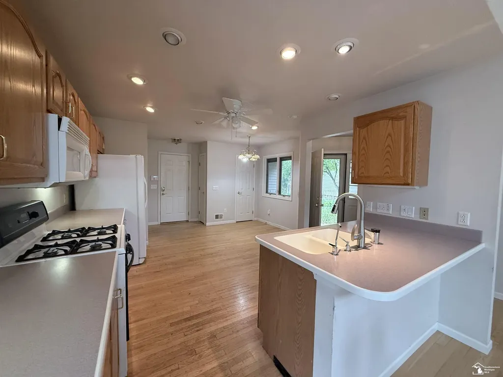1626 Spruce Court Bedford Township MI 48182
