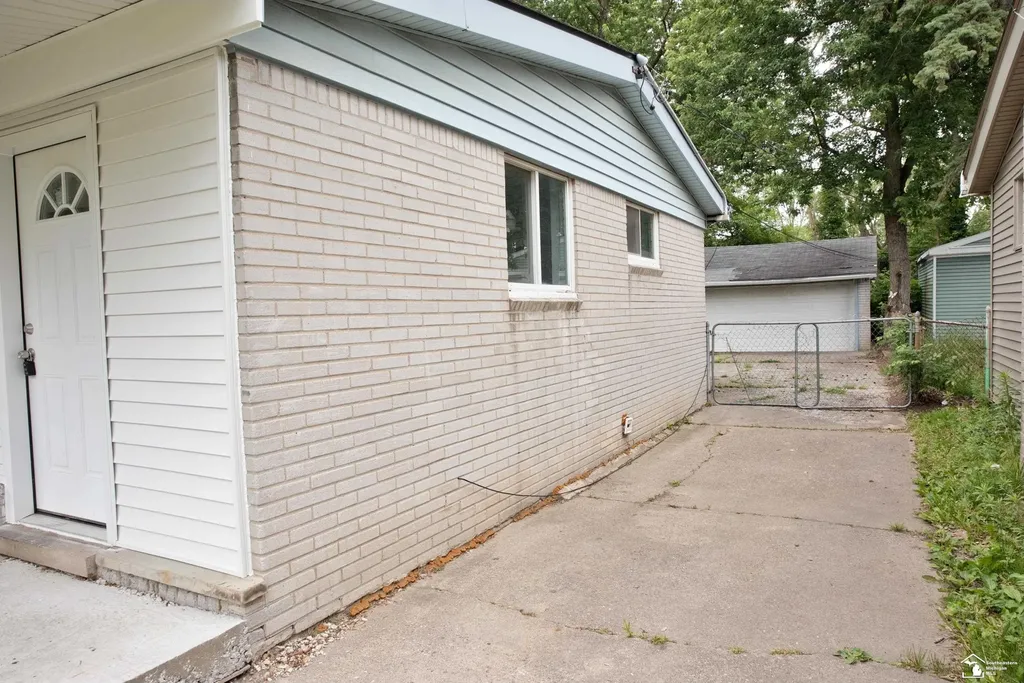 19278 Berg Road Detroit City MI 48219