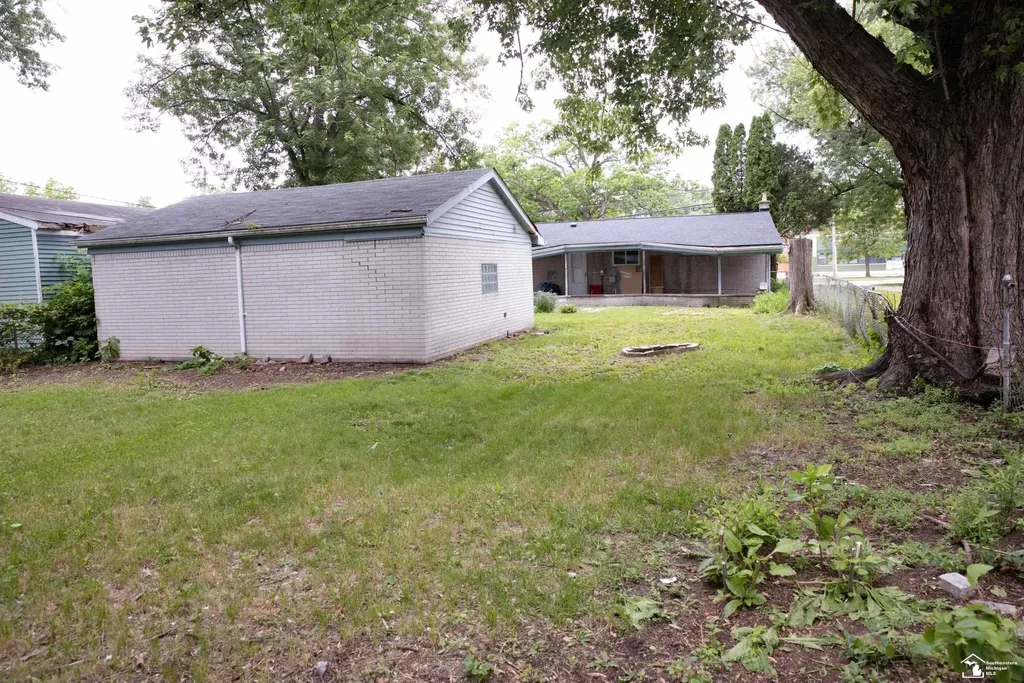 19278 Berg Road Detroit City MI 48219